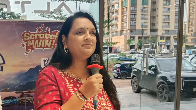 Anchor Disha Gandhi in Ahmedabad