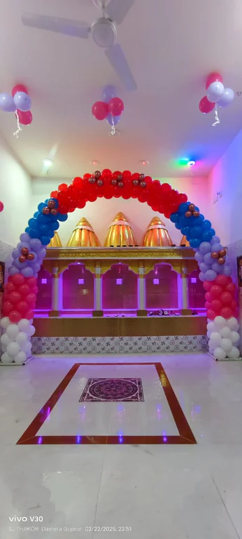BALLOON DECORATIONS 