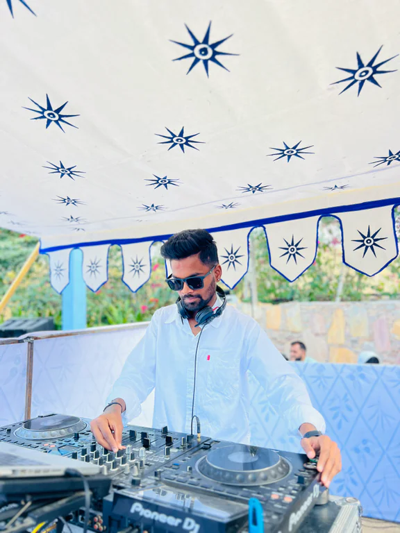 DJ