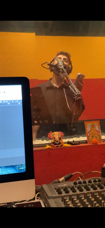 Singing Sun Le Zara in Studio