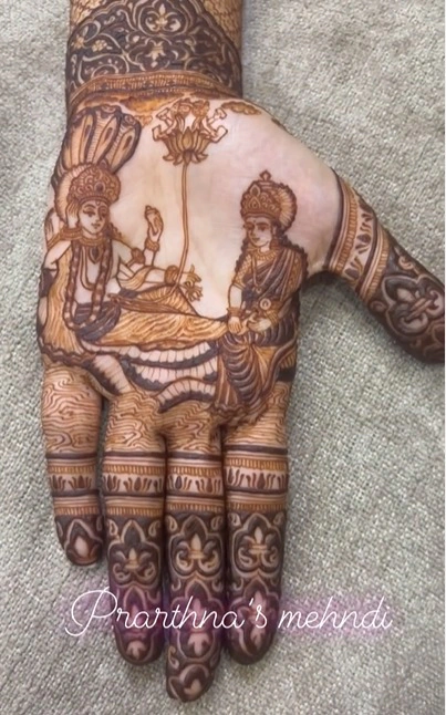 Mehndi artist