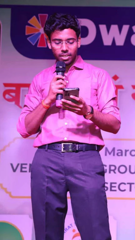 Neele Neele Ambar par