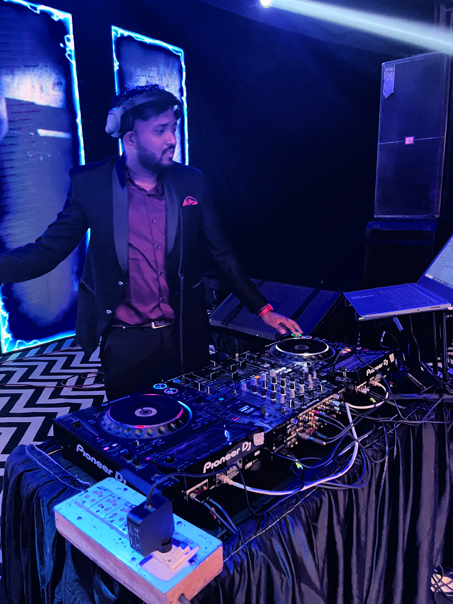 Dj jubin photo 1