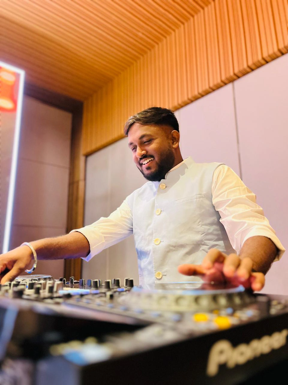 Dj jubin photo 5