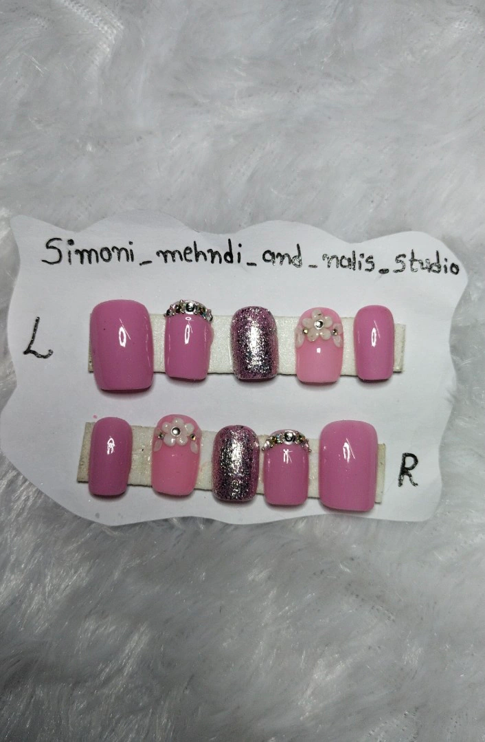 Simoni mehndi and nail studio  photo 6