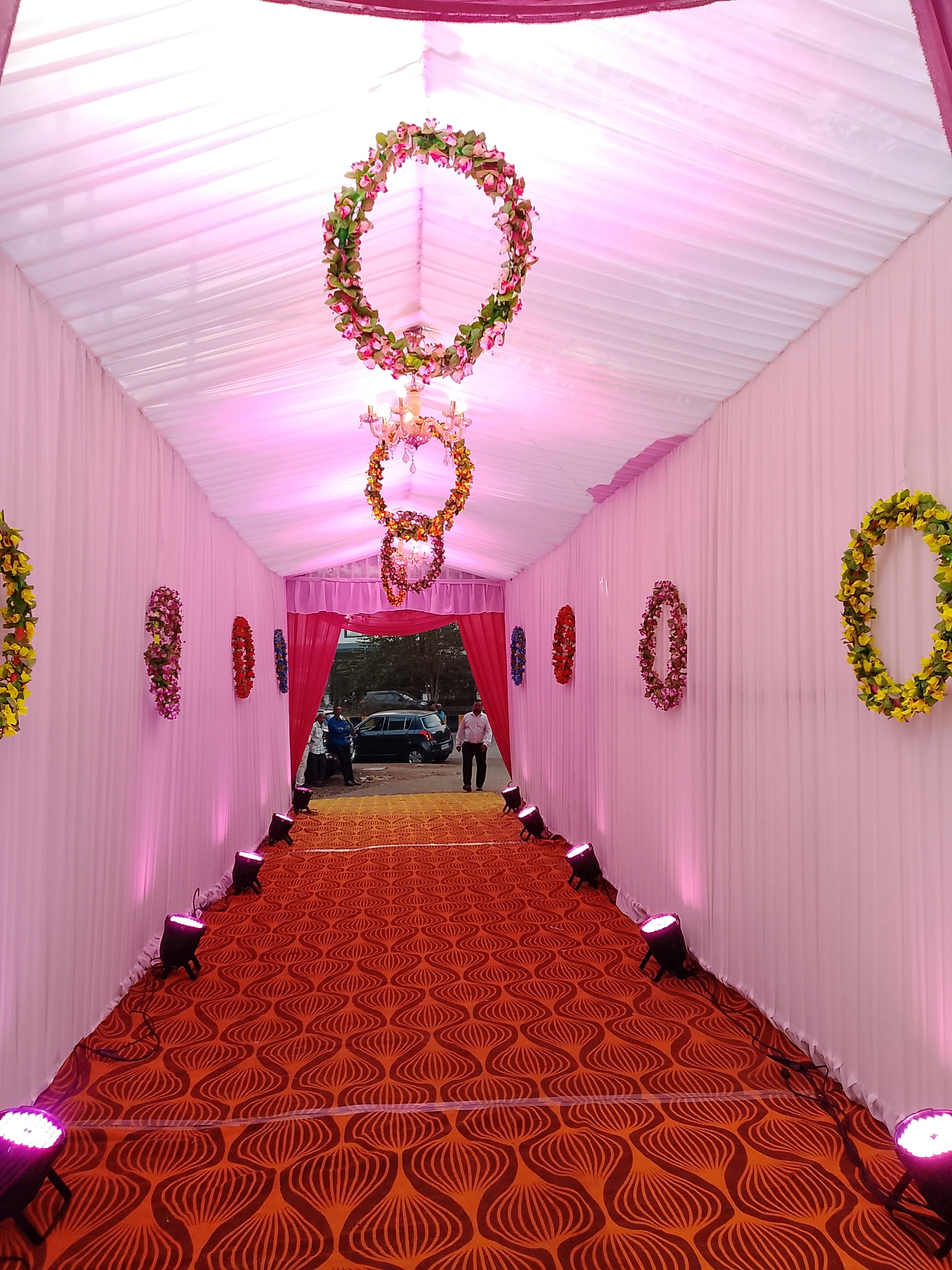 Decoration dj show photo 2
