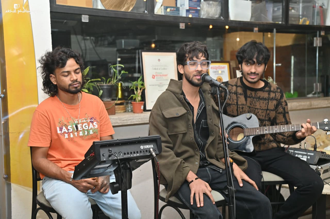 Singer & Musical Band photo 1