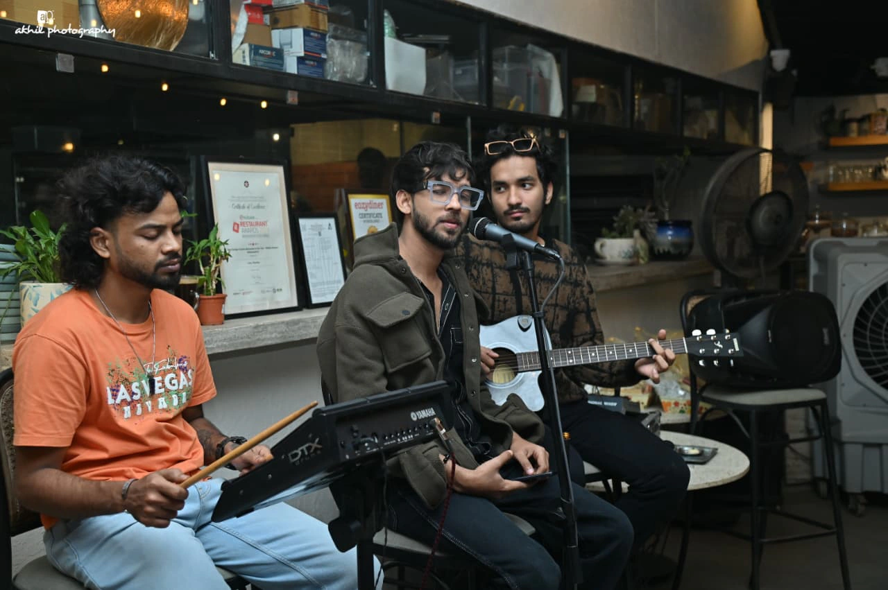 Singer & Musical Band photo 3