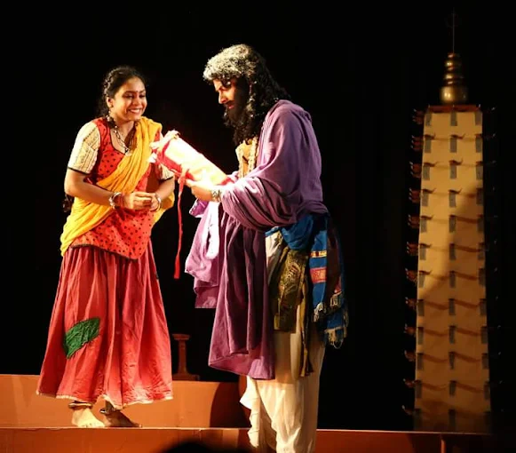 Performance Profile (Costumes, Set, Lights, Makeup etc.) photo 5