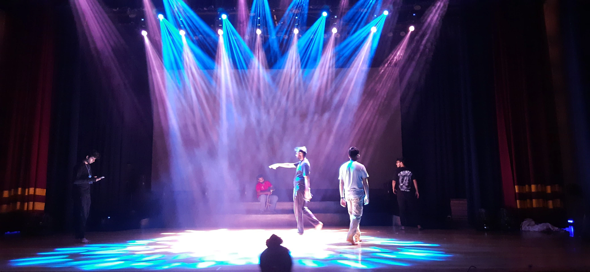 Performance Profile (Costumes, Set, Lights, Makeup etc.) photo 15