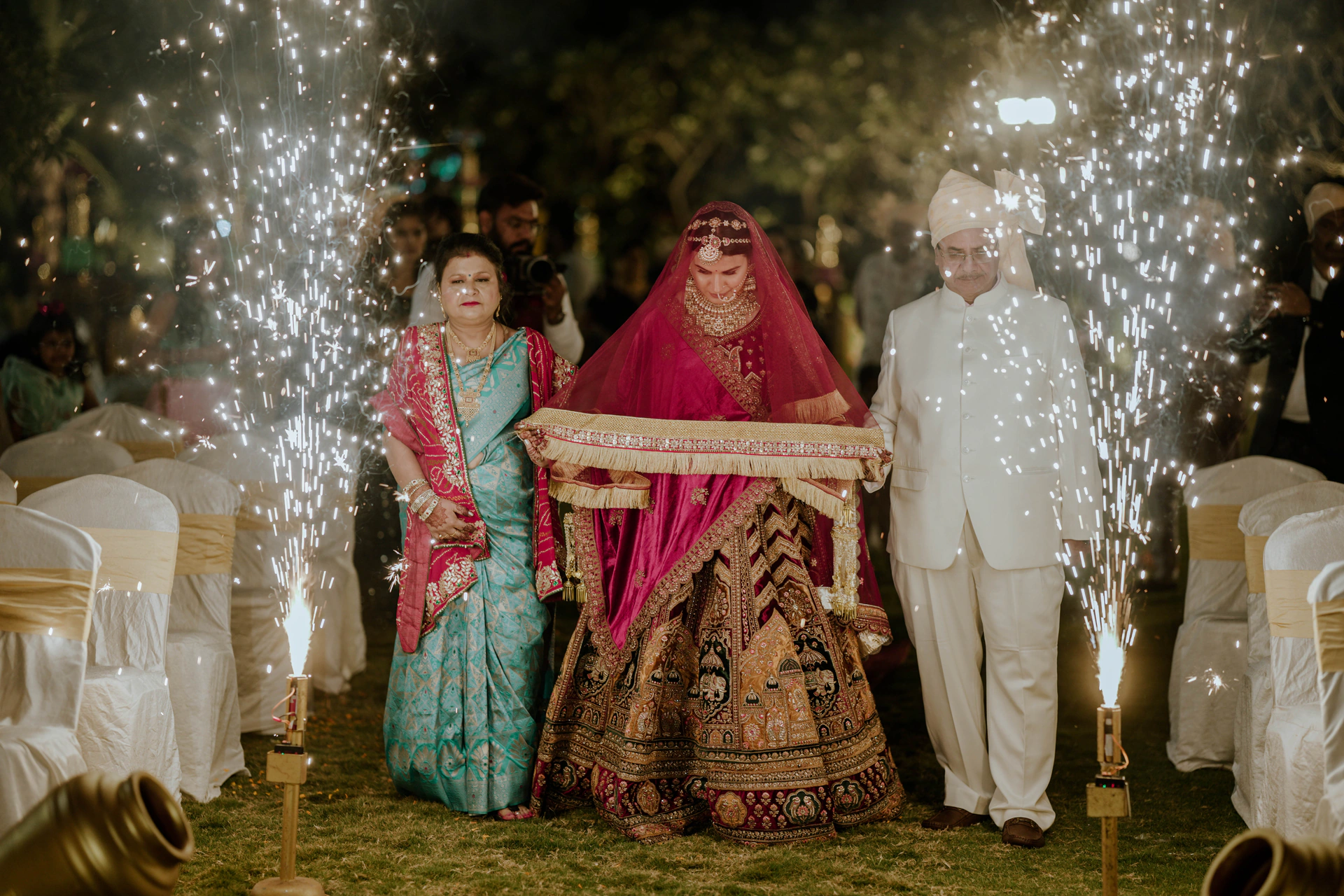 AYUSH & DIVAYANI photo 6