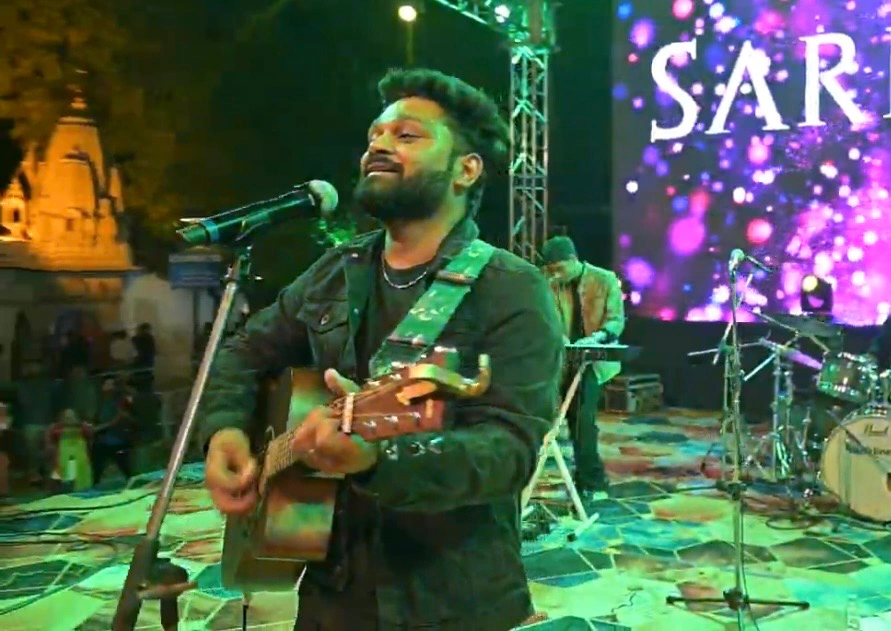 Niket patel live  photo 2