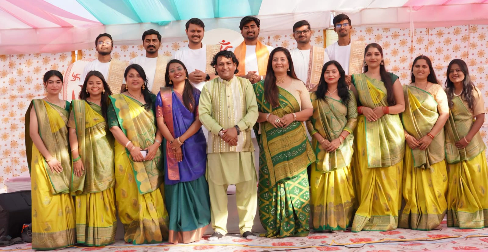 Singer and Musical Band photo 3