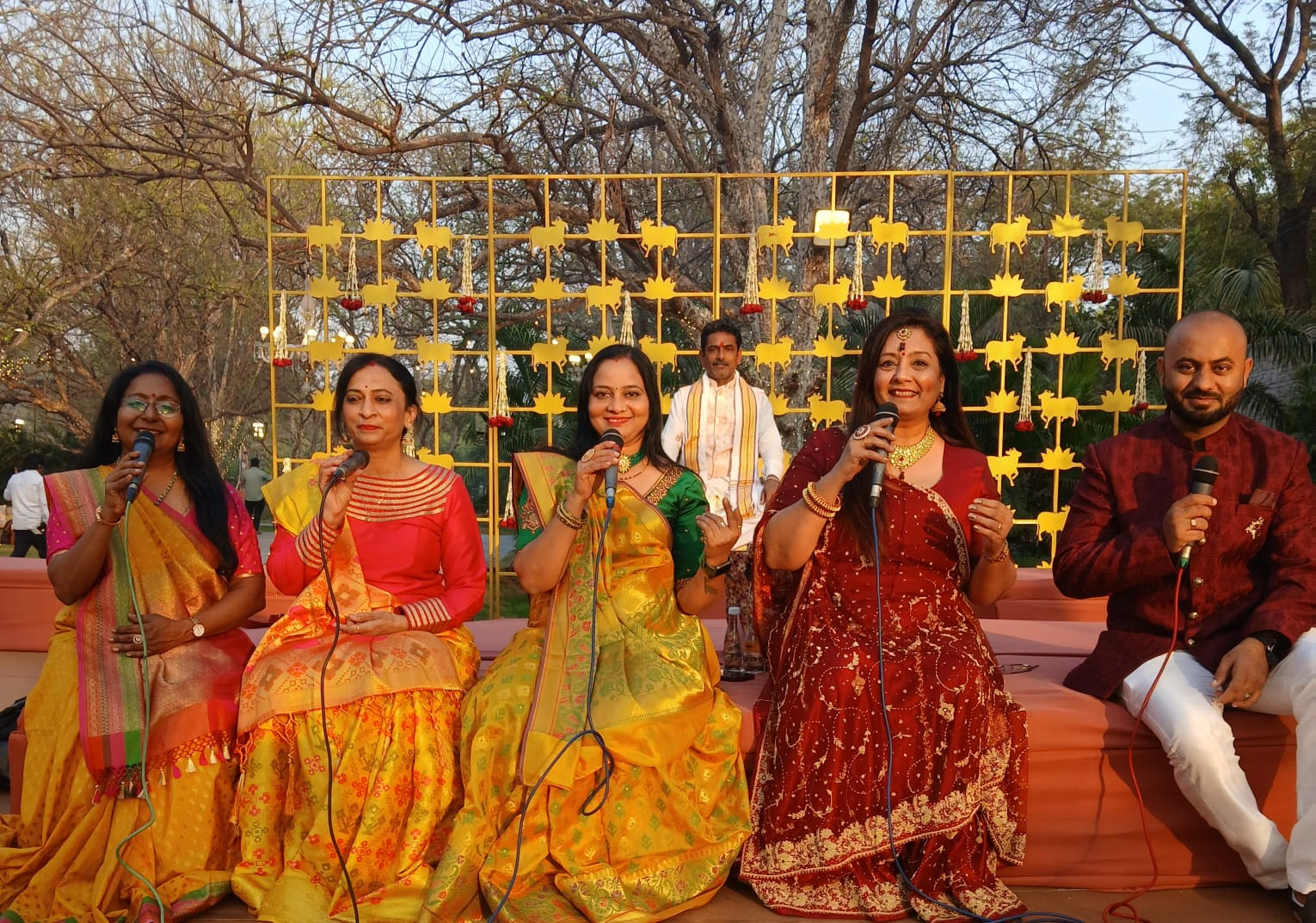 Singer and Musical Band photo 2