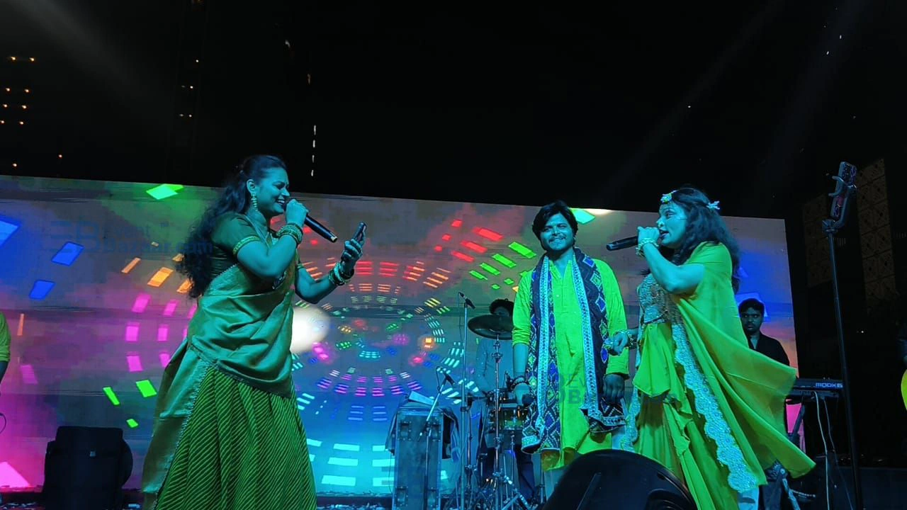 Dandiya show photo 7