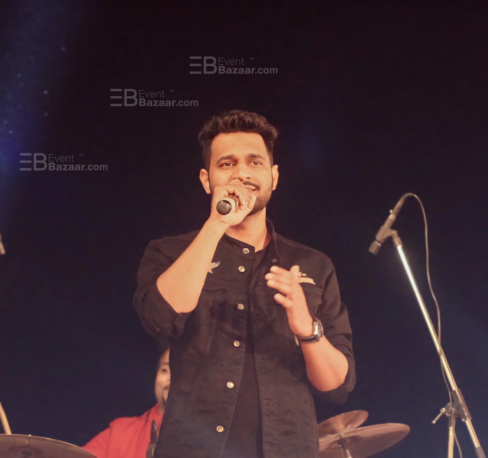 Show photo 3