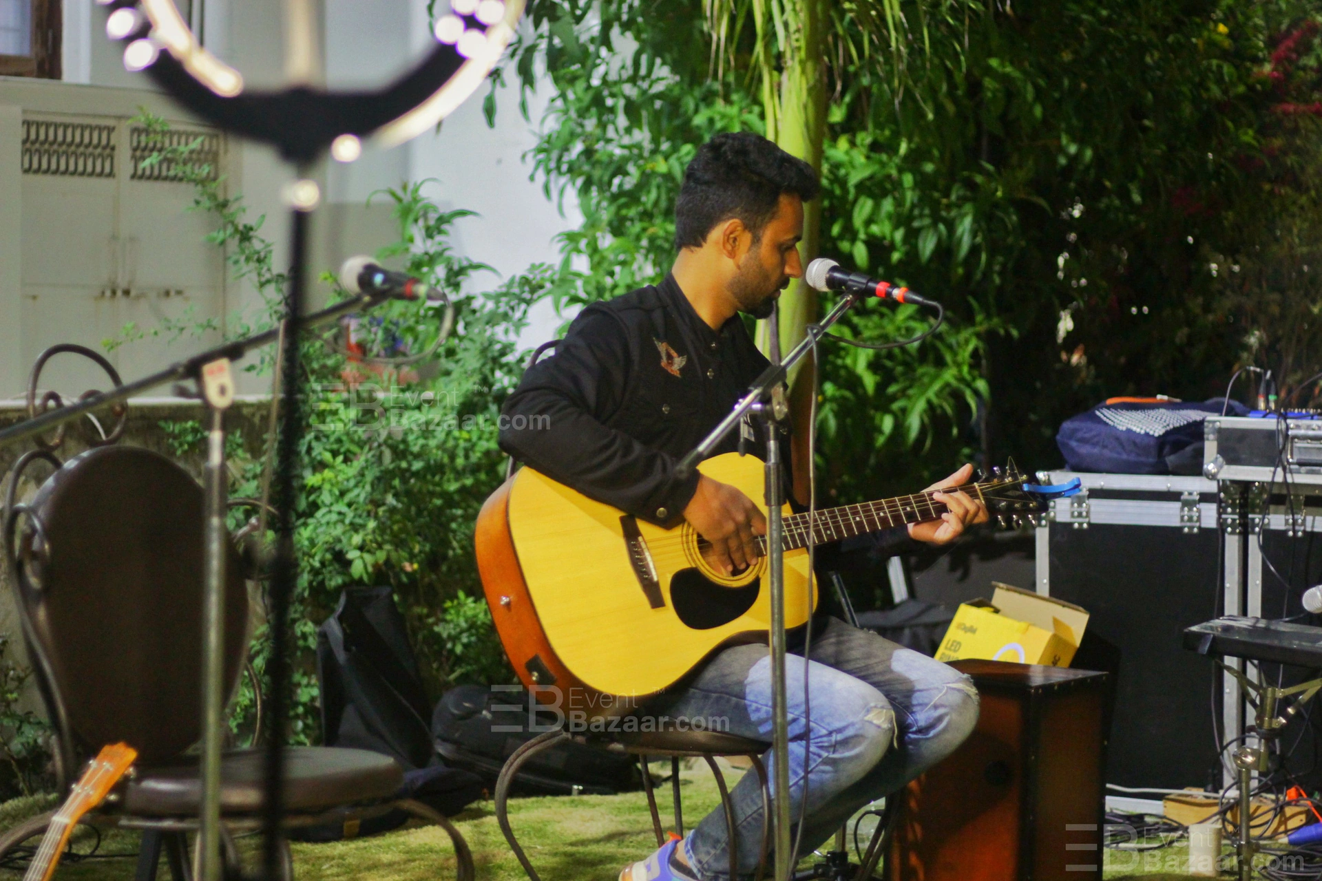 Show photo 6