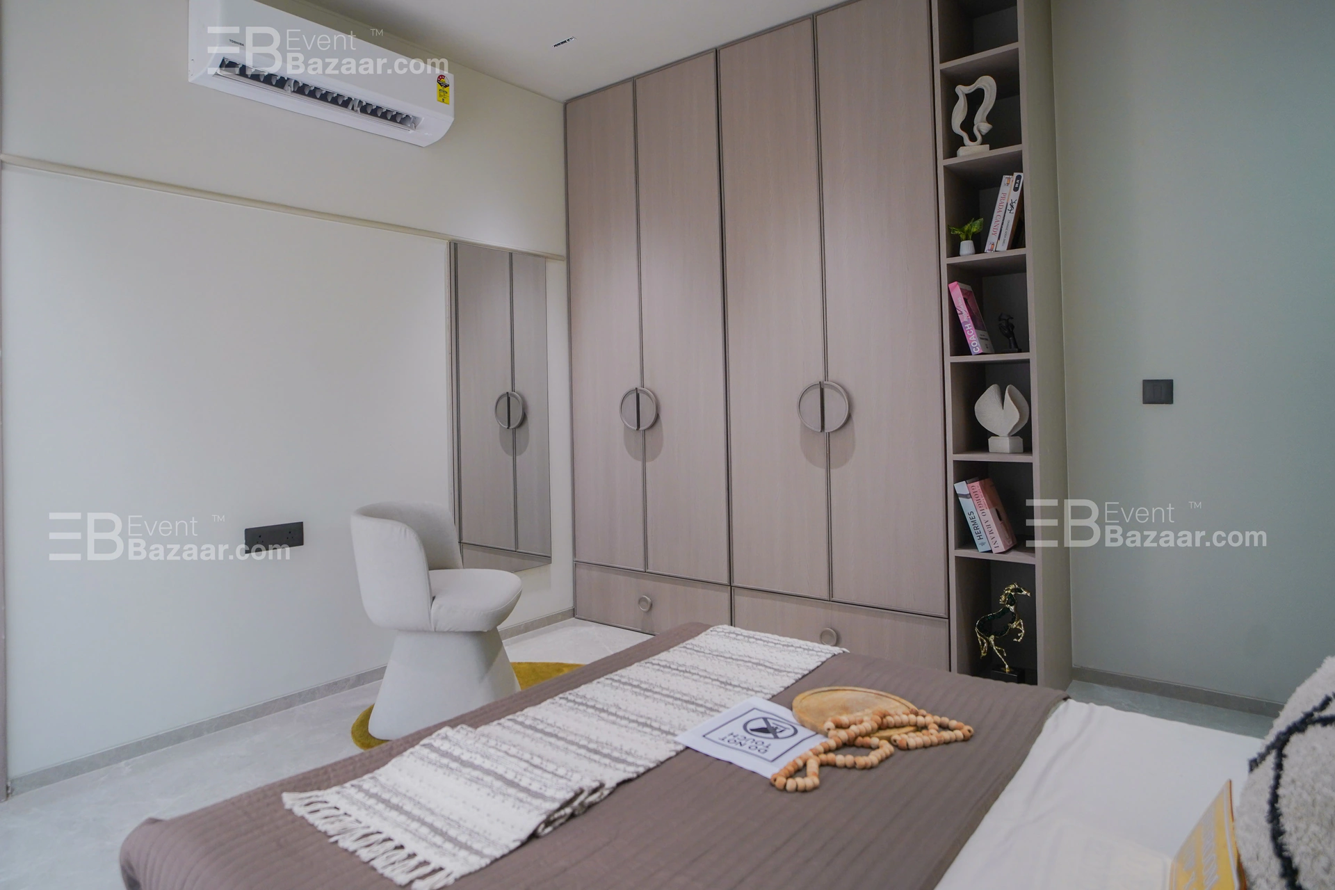 INTERIOR photo 4