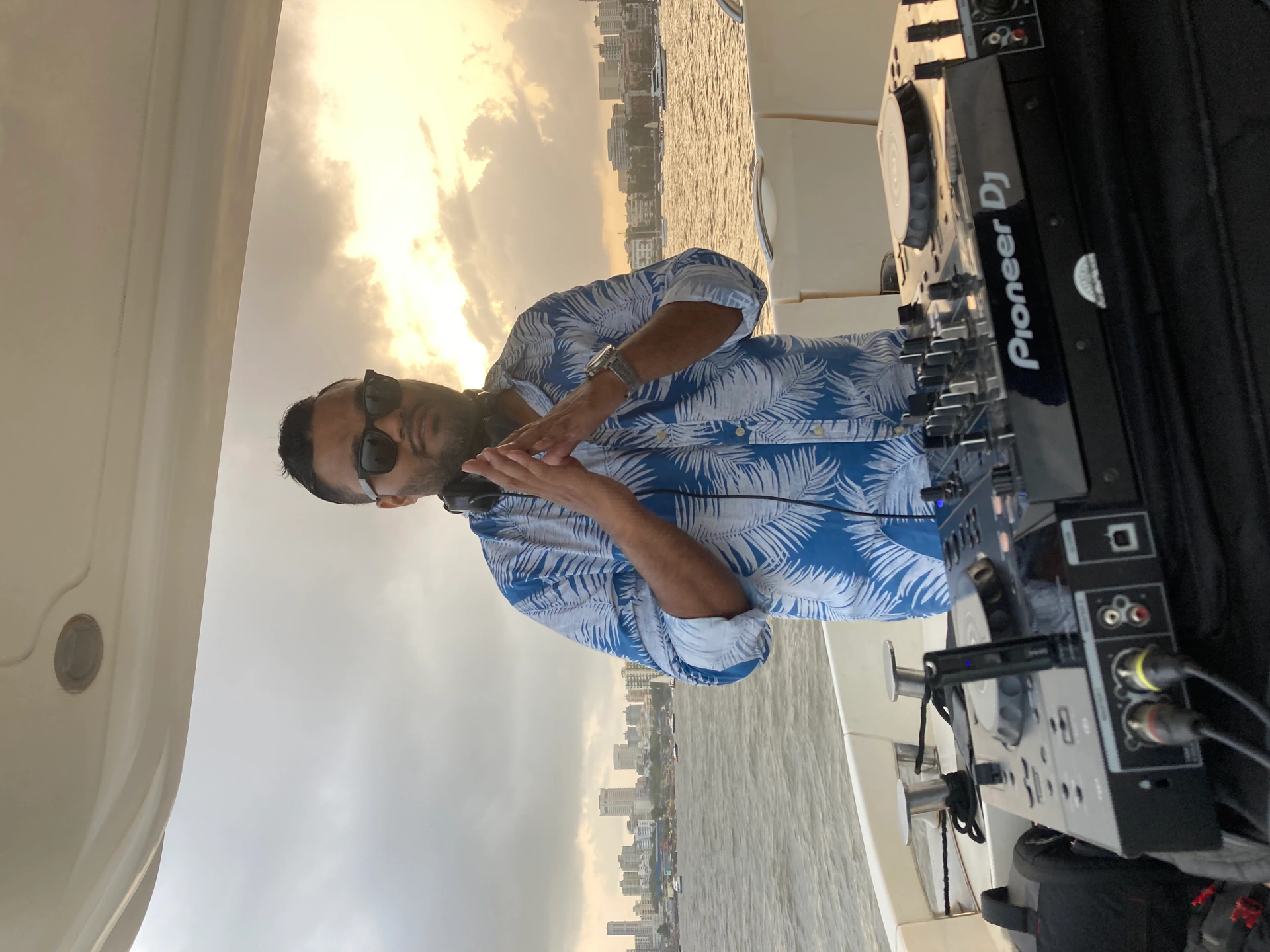 Dj Dev 